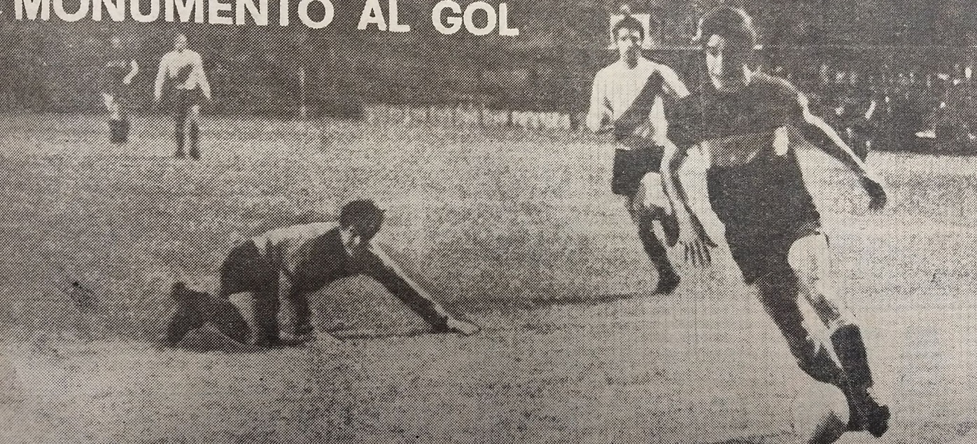 Omar Larrosa convierte un gol muy recordado a River por la Copa Libertadores de 1970